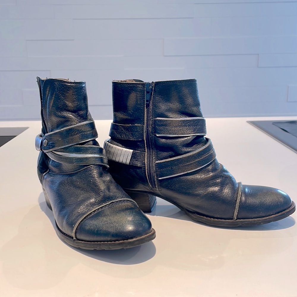 DCode Navy/silver distressed Leather Ankle Boot Made in Portugal - 39 (8.5)